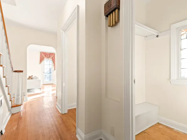 7 Roosevelt Terrace image 17 of 49