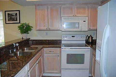 4th image of 7423 Oxford Cir
