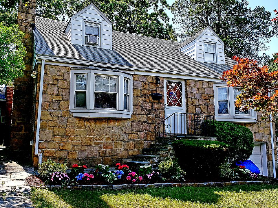 2nd image of 26 Custer Ave