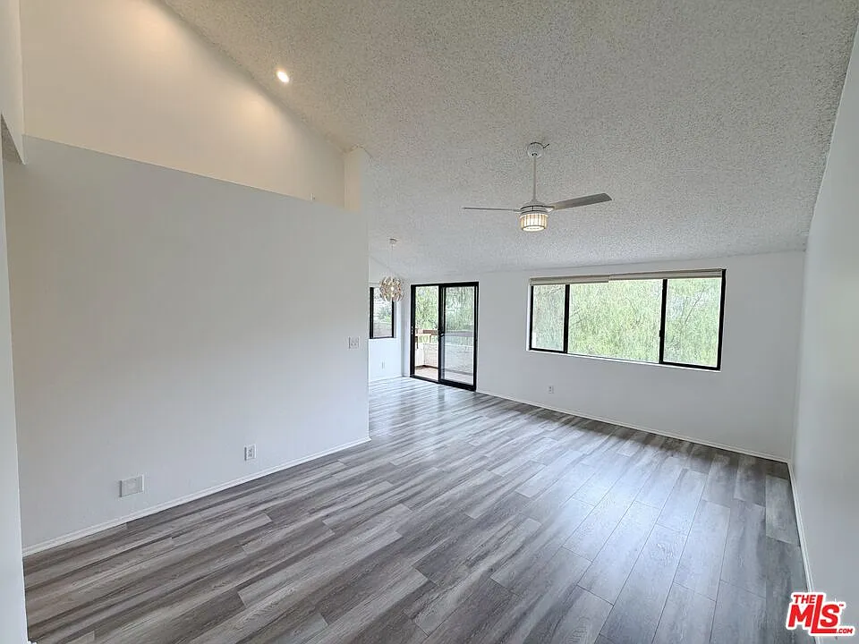 3 bed, 2.0 bath, 934 sqft, $3,100 — Photo 4