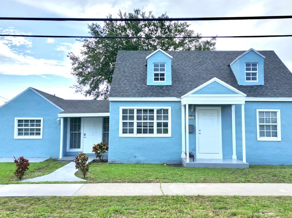 307 4th St, Lake Park, FL 33403