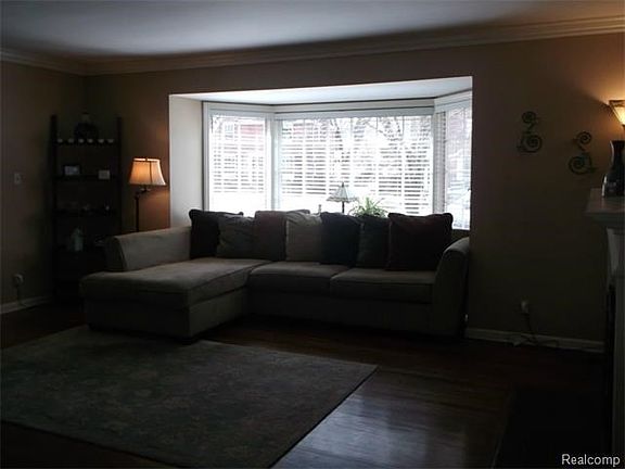 3rd image of 422 Champine Pl