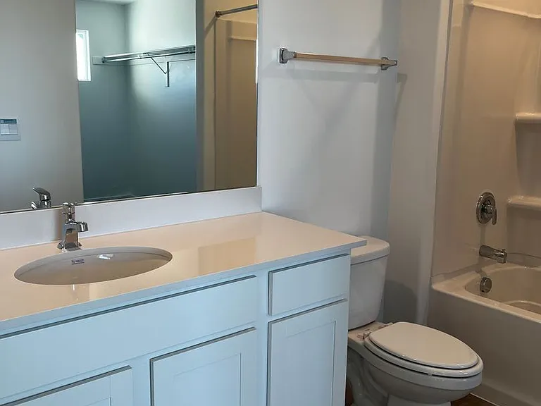 403 E Levengrove Dr — Photo 5