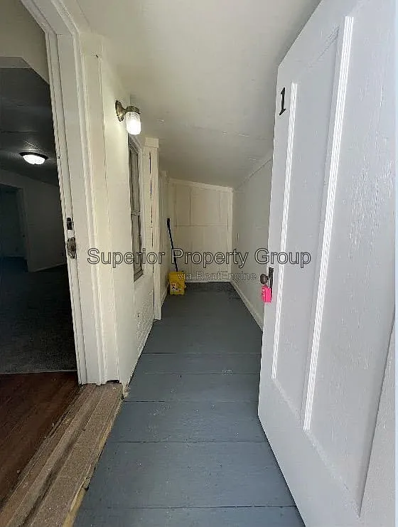 2 bed, 1.0 bath, $800 — Photo 2