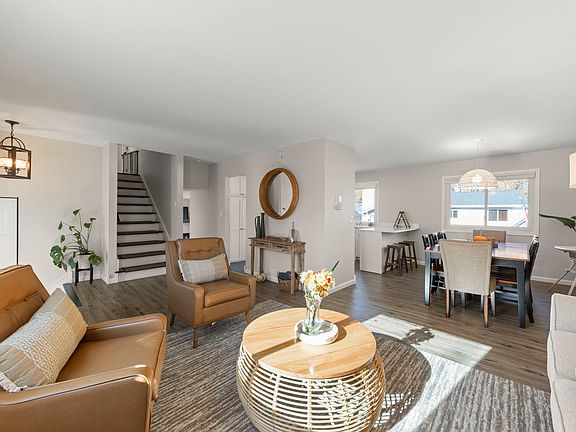4th image of 30W260 Holyoke Ct
