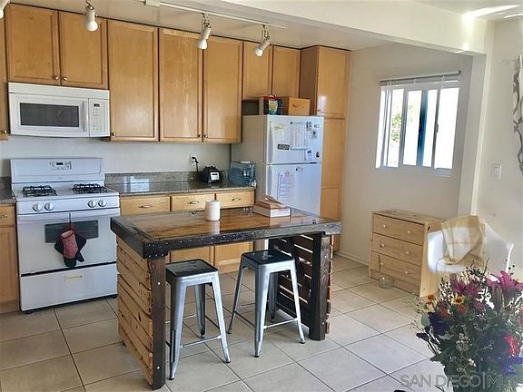 3rd image of 3049 Boundary St