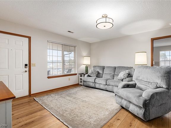 3rd image of 2660 Orchard Park