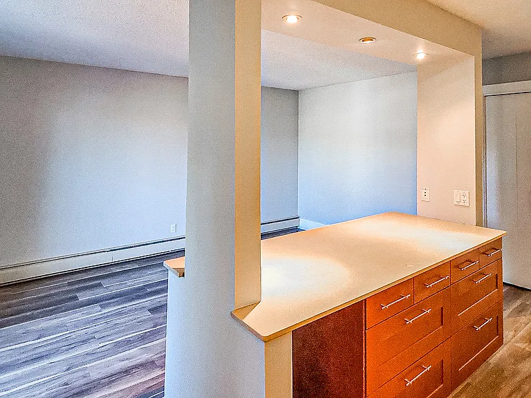 301-1603 26th Ave SW #301 — Photo 4