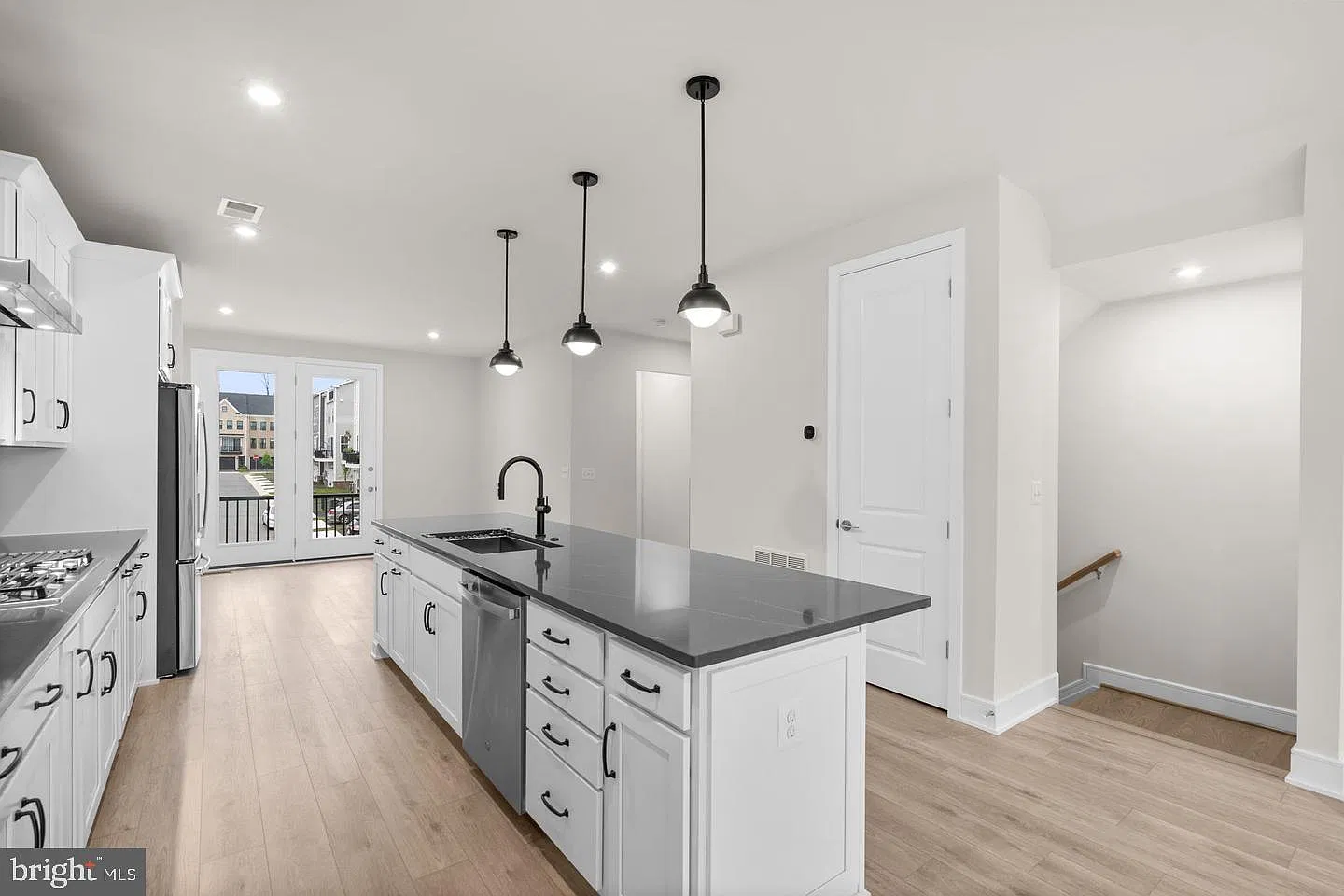 3 bed, 4.0 bath, 2088 sqft, $3,499 — Photo 3