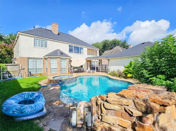 5007 Cambridge St, Sugar Land, TX 77479