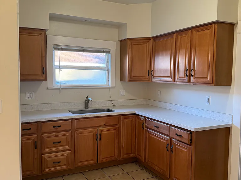 1363 Holly Dr — Photo 7