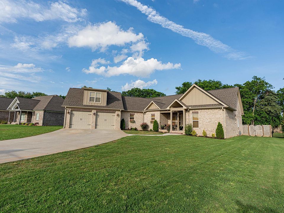 1st image of 82 Rockwood Dr