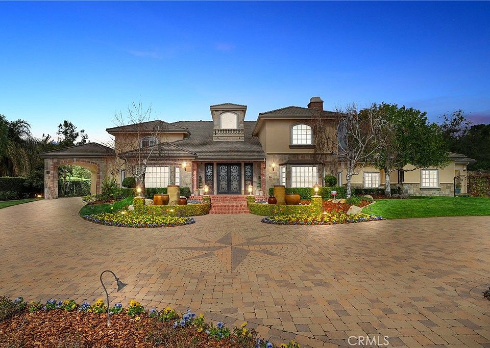 1st image of 831 Mary Pl