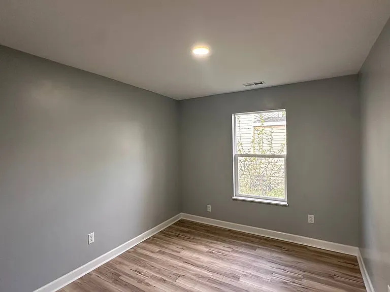 1107 E Mulberry St — Photo 16