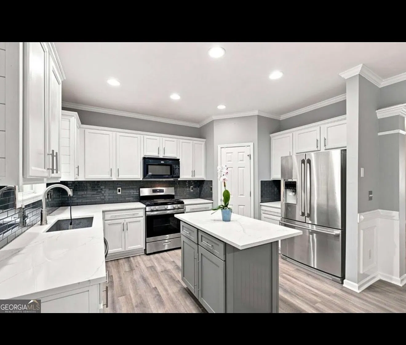 3 bed, 2.5 bath, 1856 sqft, $2,700 — Photo 2