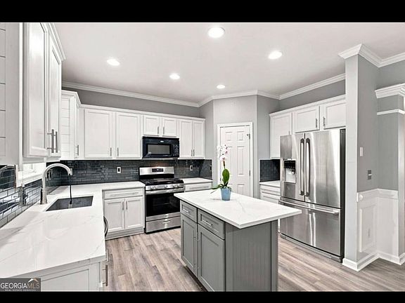 2nd image of 5054 Sherwood Way