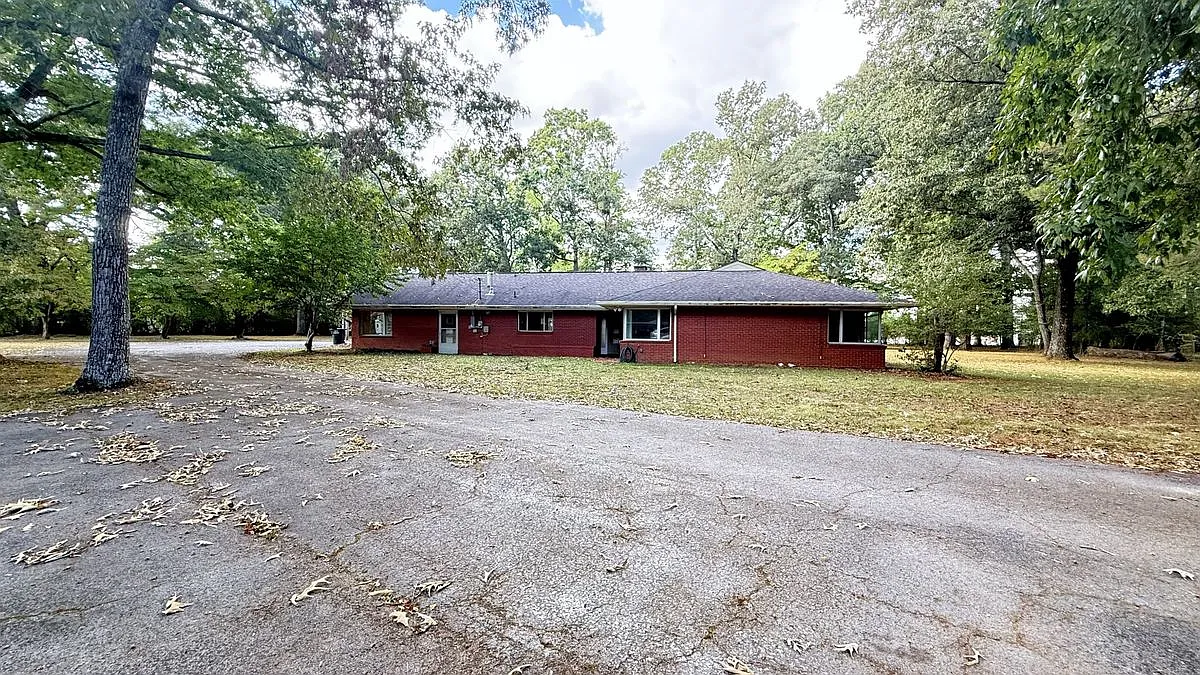 3 bed, 2.0 bath, 2511 sqft, $2,500 — Photo 1