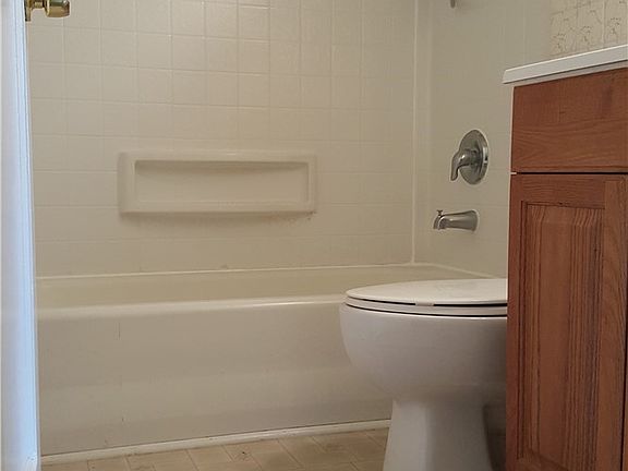 5th image of 1460 W Lee St
