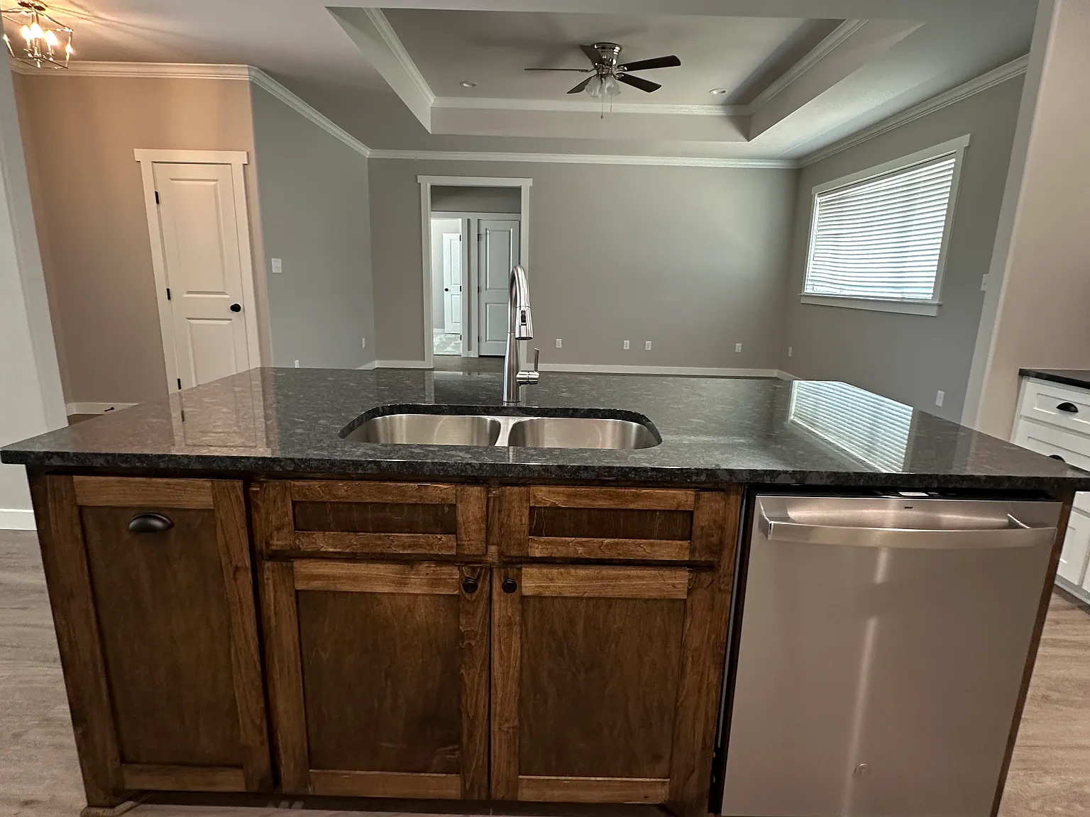 4 bed, 2000 sqft, $2,795 — Photo 3