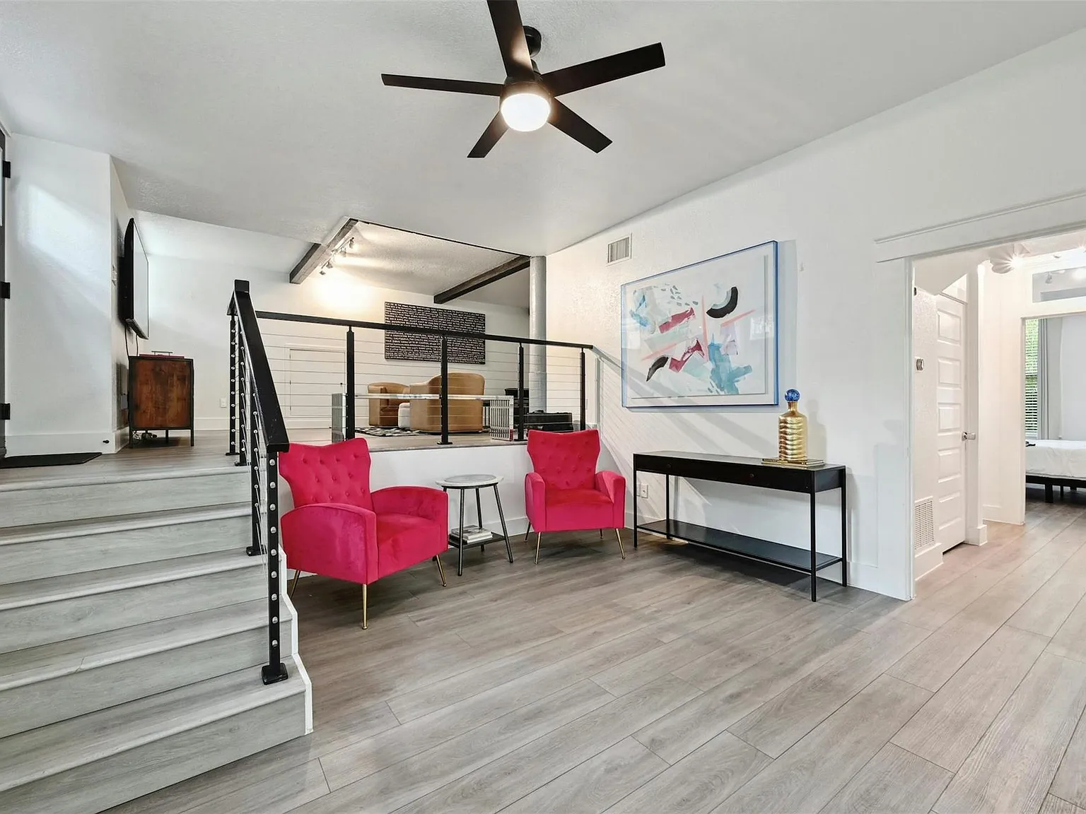 2 bed, 1.0 bath, 1452 sqft, $3,200 — Photo 3