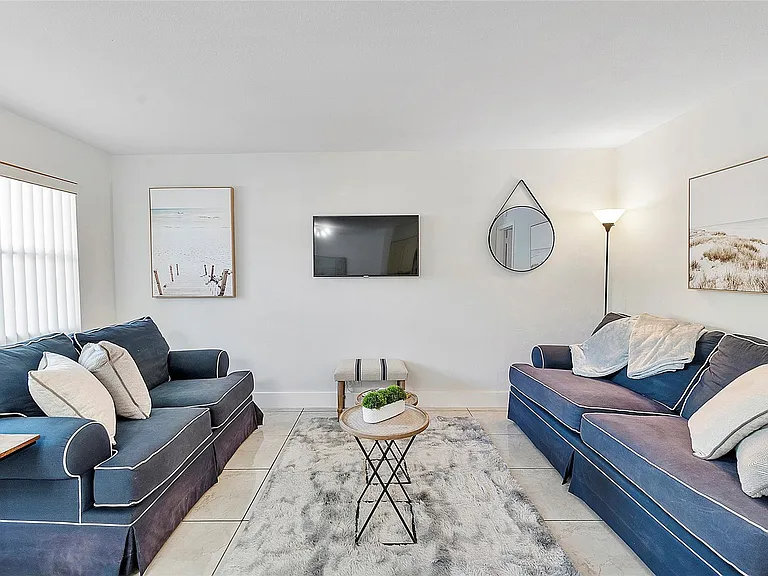 3230 NE 13th St #102 — Photo 10