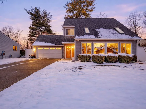 837 Tierra St SE, Kentwood, MI 49508