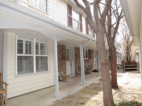 2-3 Bd/3 Bath Red Oak Townhome