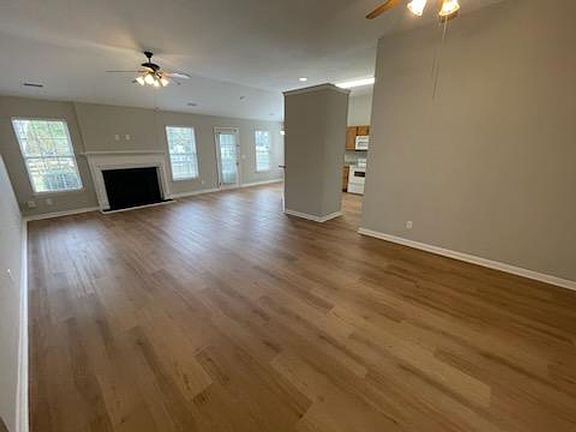 2nd image of 3918 Canterbrook Dr