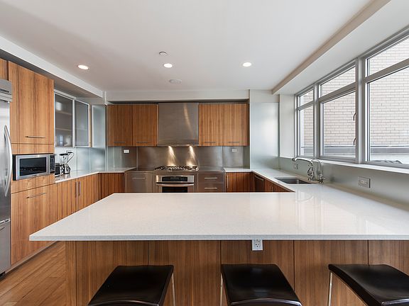 3rd image of 426 W 58th St #Phh