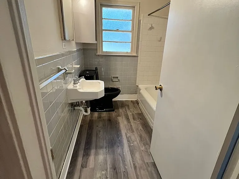 204 Pine Ln — Photo 3
