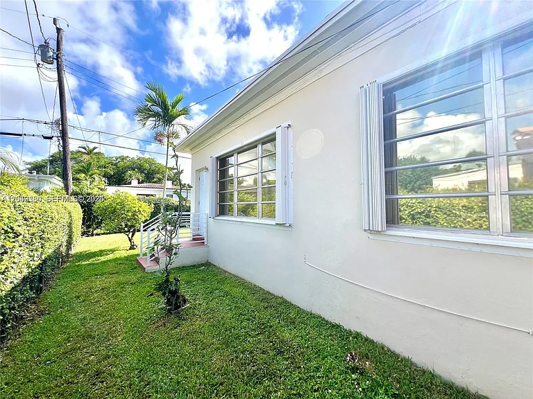 2245 SW 25th Ter — Photo 9