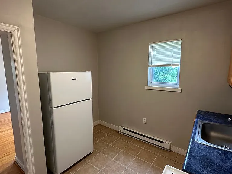 412 E Walnut Ln #4 — Photo 7