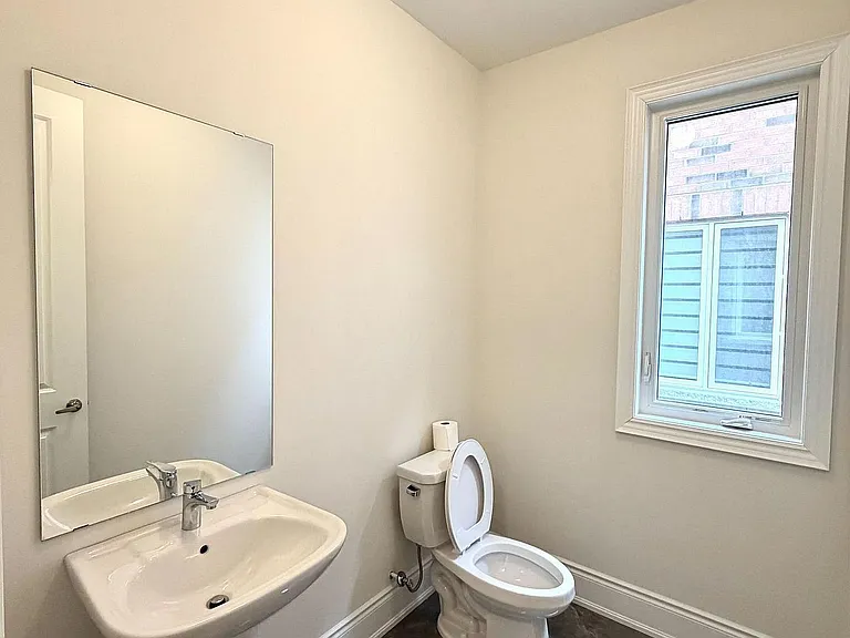 64 Bud Leggett Cres — Photo 9