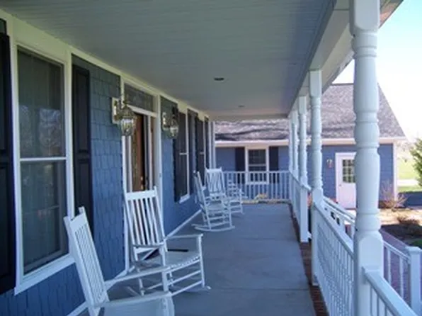 180 Canoe Pl, Montross, VA 22520