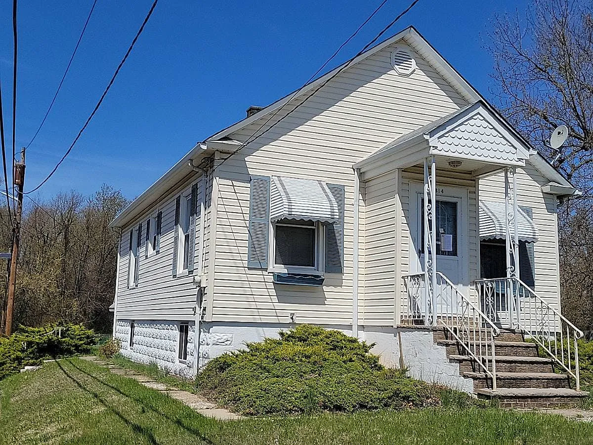 814 Bergen St photo 1