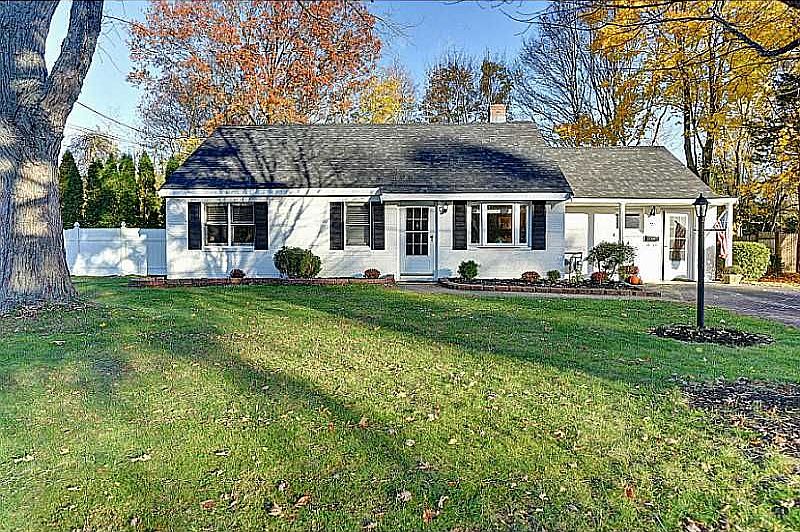 1st image of 9 Vineland Dr