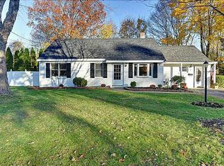 9 Vineland Dr, Barrington, RI 02806