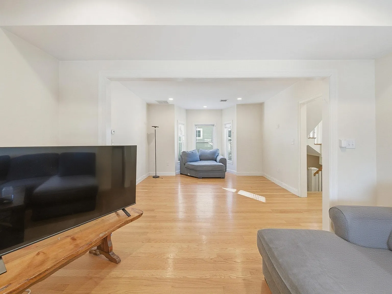 4 bed, 2.0 bath, 1624 sqft, $4,000 — Photo 2