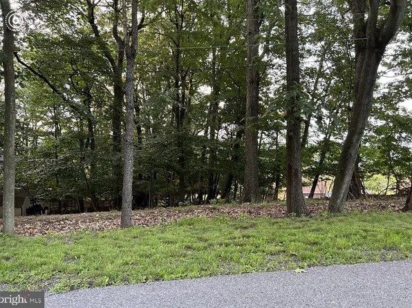 2404 Crow Foot Dr, Auburn, PA 17922