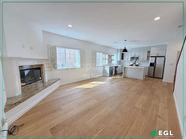 1521 S Hayworth Ave #102 — Photo 6