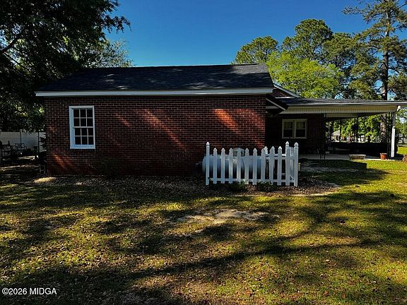 4th image of 12 Forest Ave