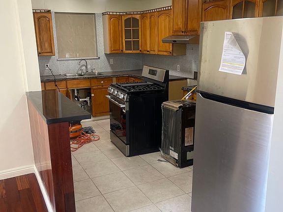 3rd image of 14623 Roxton Ave #A