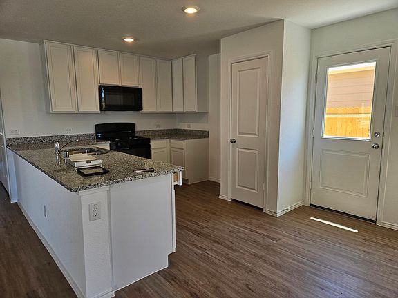 3rd image of 1021 Desert Willow Dr