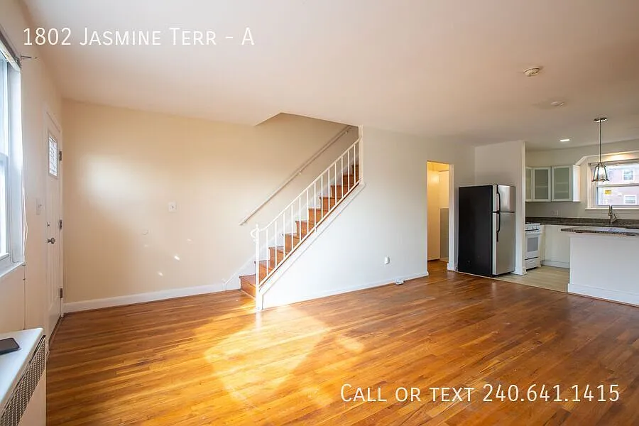 Lovely 2 Br/1.5 Ba Townhome In Hyattsville! All Utilities Included — Photo 3