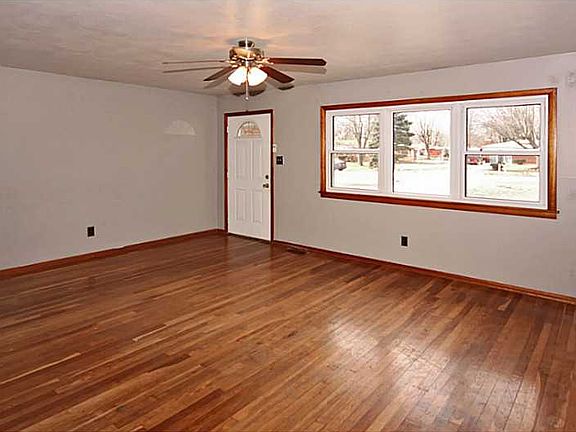 3rd image of 4845 Oaknoll Dr