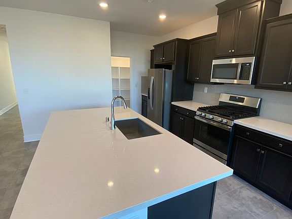 4th image of 856 Clementine Dr