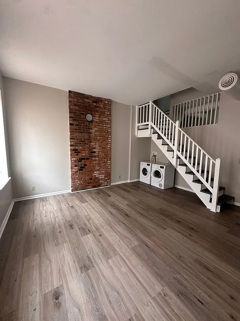 Menard Apartments — Photo 1
