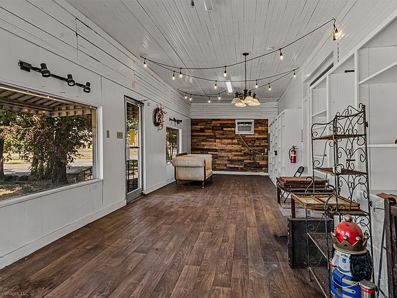 5th image of 304 N Catherine St