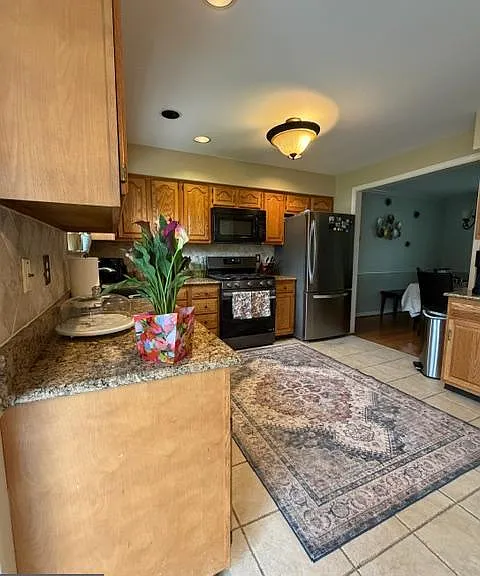 108 Parkside Dr — Photo 13