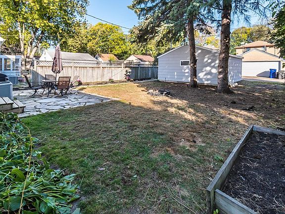 3rd image of 1167 Magnolia Ave E
